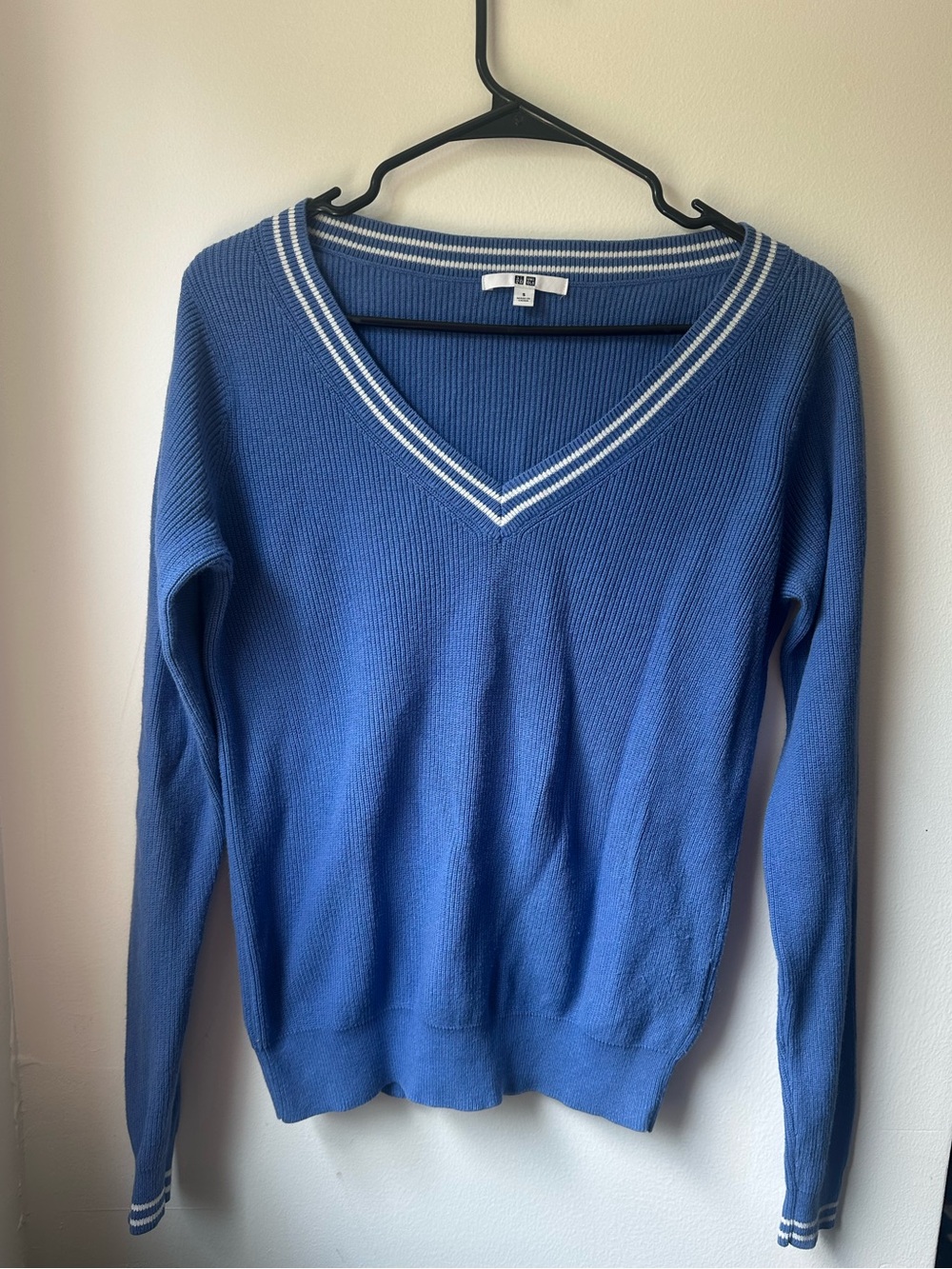 Uniqlo Blue V-Neck Sweater with White Stripe Trim Cotton Cashmere blend